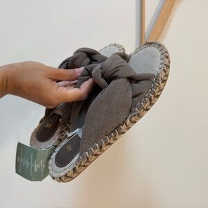 H&M brown top knot espadrille sandals